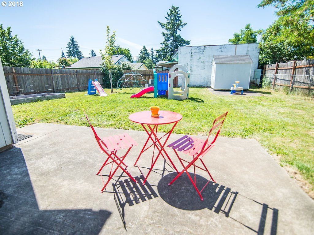 9920 Southeast Reedway Street Portland, OR 97266 - Photo 21 of 26 Gallery Image 21