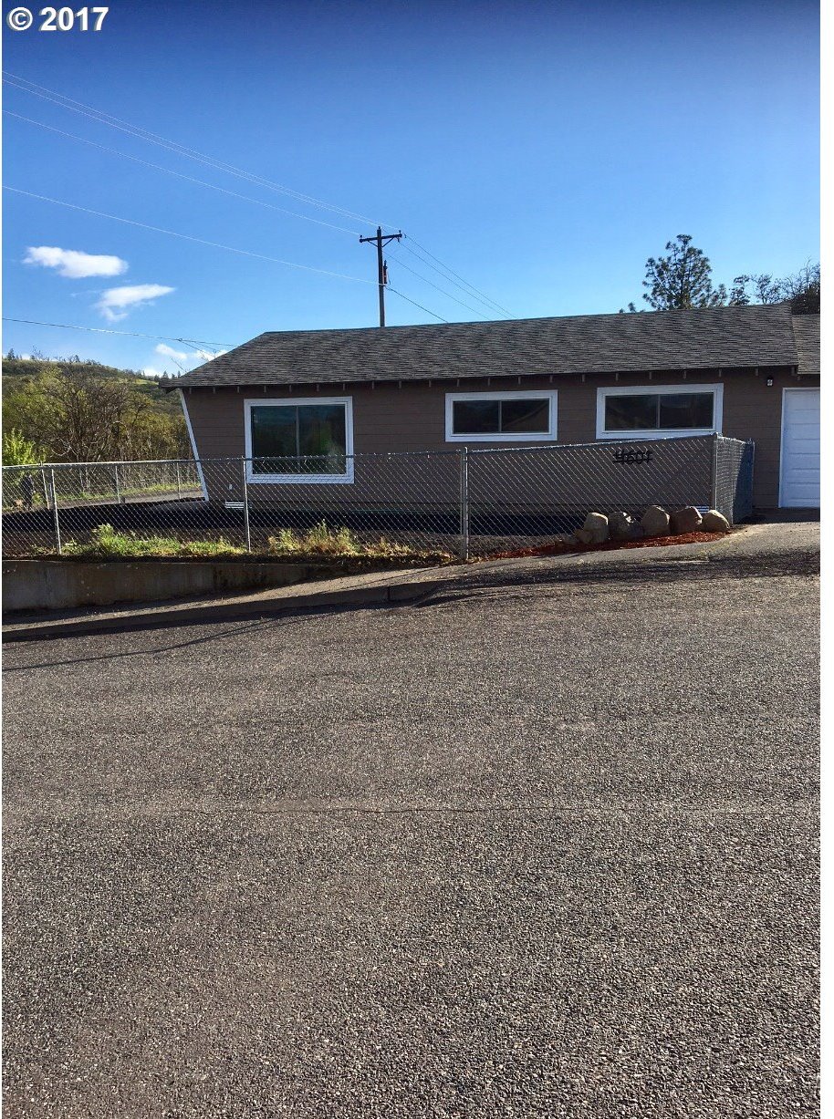 4601 Chenoweth Road The Dalles, OR 97058 - Photo 2 of 15 Gallery Image 2
