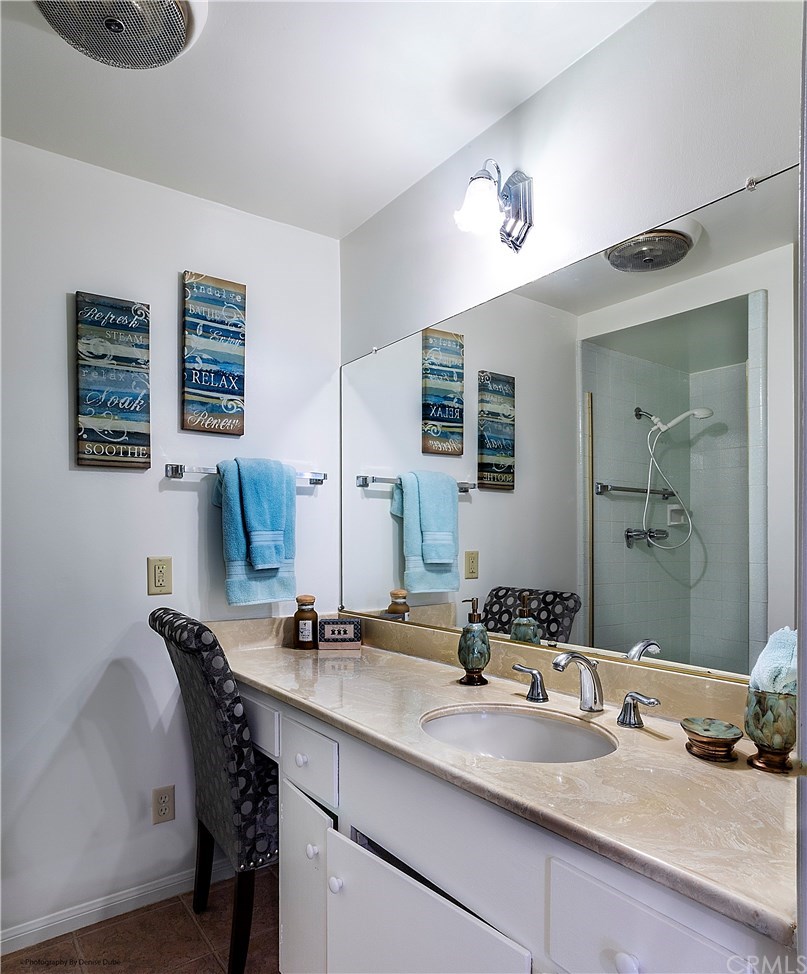 333 Junipero Avenue, Unit 1K Long Beach, CA 90814 - Photo 11 of 13 Master bedroom with shower.
