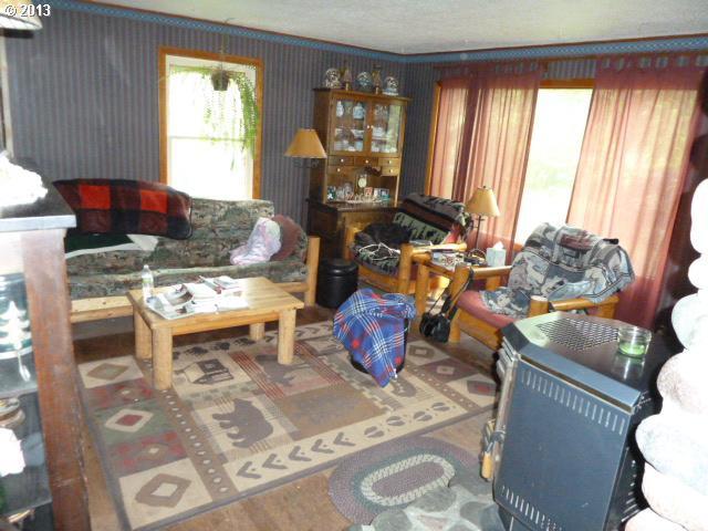 23926 Butteville Road Northeast Aurora, OR 97002 - Photo 6 of 9 Gallery Image 6