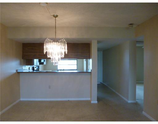 6109 Balboa Circle, Unit 303 Boca Raton, FL 33433 - Photo 7 of 13 Gallery Image 7