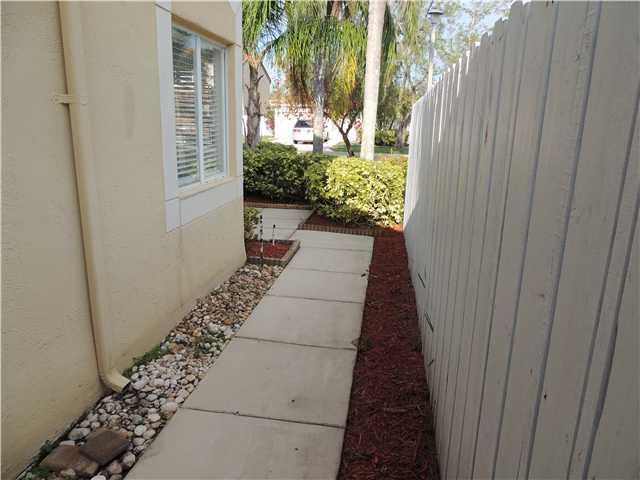 Silver Lakes Pembroke Pines, FL 33029 - Photo 23 of 25