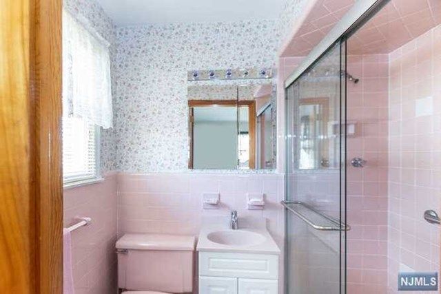 277 Midwood Road Paramus, NJ 07652 - Photo 15 of 25 Gallery Image 15