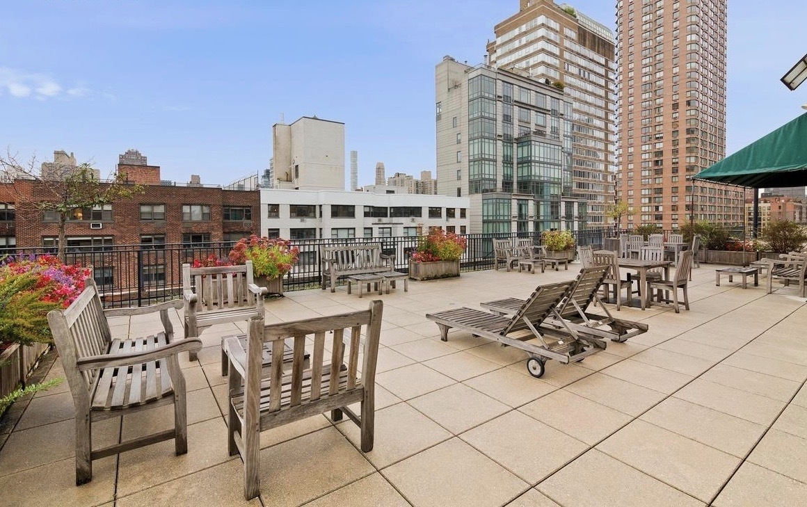 425 E 79th St, Manhattan, NY 10075 - Photo 11 of 13