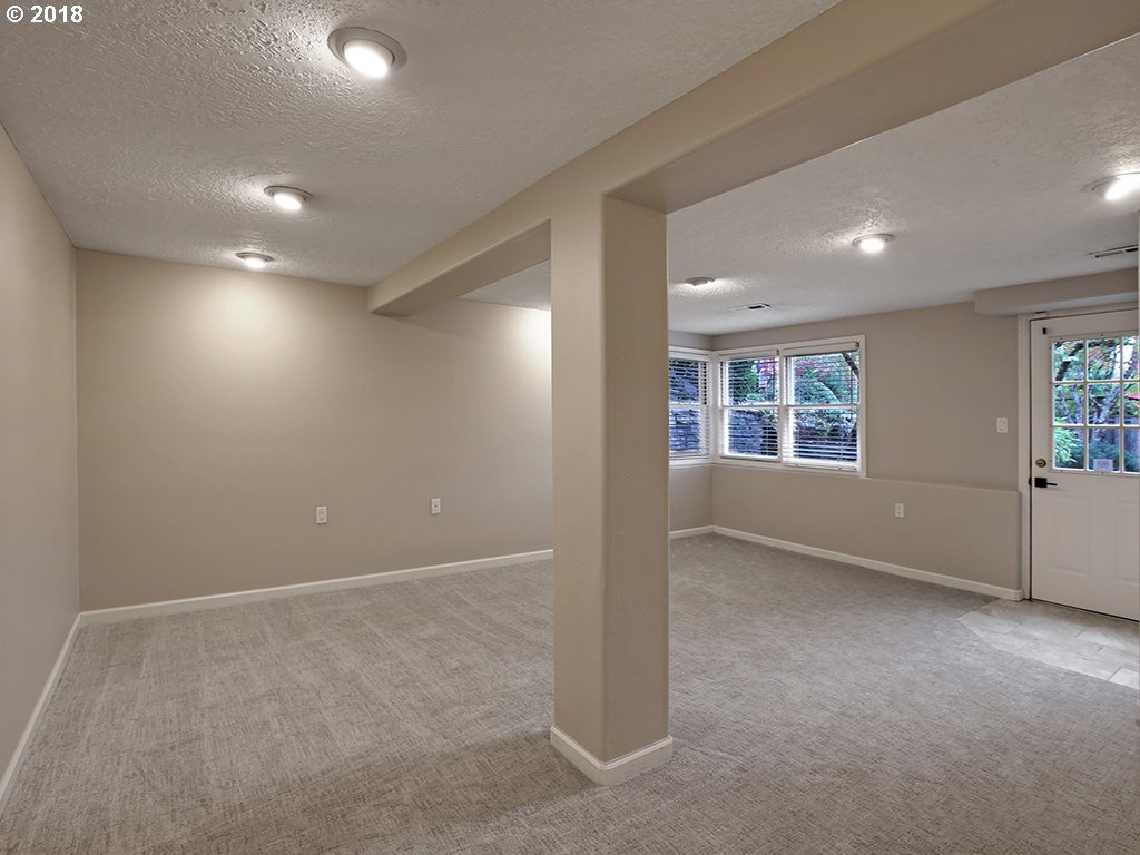 3520 Southwest Ridgewood Avenue Portland, OR 97225 - Photo 13 of 28 Gallery Image 13