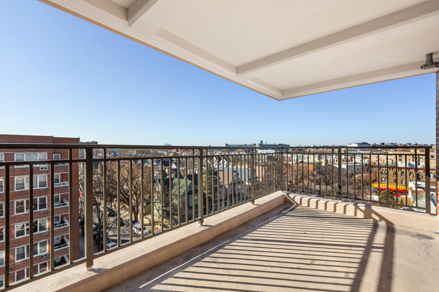 303 Beverley Road, Unit 7H Brooklyn, NY 11218 - Photo 3 of 12