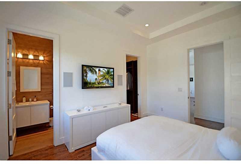 573 Warren Lane Key Biscayne, FL 33149 - Photo 20 of 32