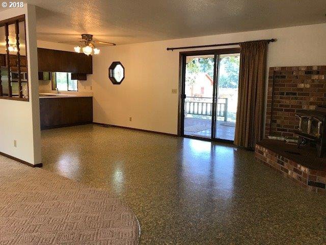 125 Val Street Sutherlin, OR 97479 - Photo 4 of 32