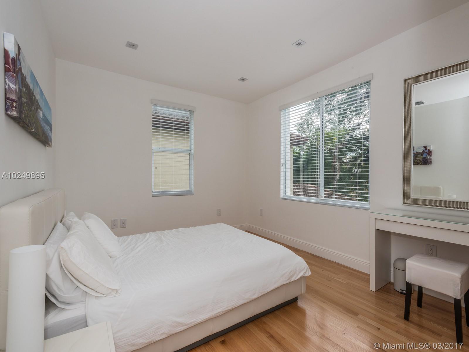 152 Southwest 20th Road Miami, FL 33129 - Photo 13 of 24