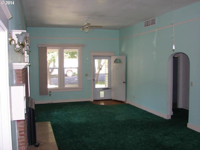 320 Northwest 9th Street Pendleton, OR 97801 - Photo 2 of 9
