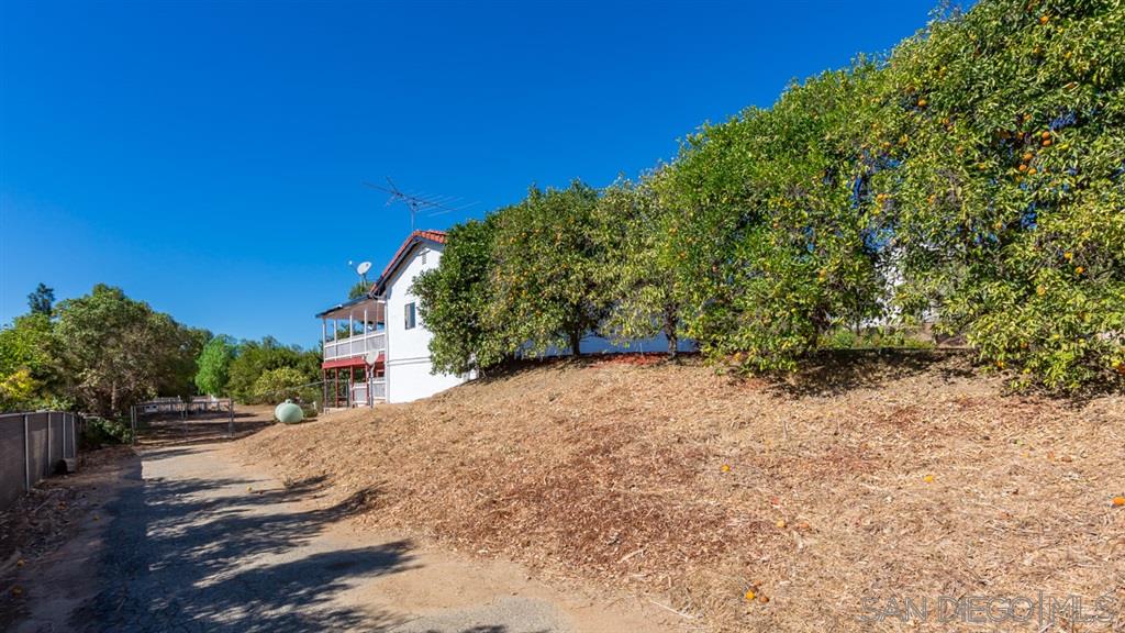 1802 Canyon Heights Road Fallbrook, CA 92028 - Photo 20 of 25
