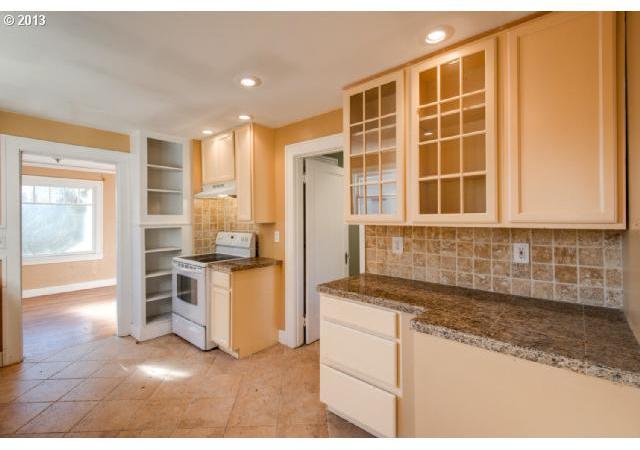 35 Southwest Custer Street Portland, OR 97219 - Photo 6 of 11 Gallery Image 6