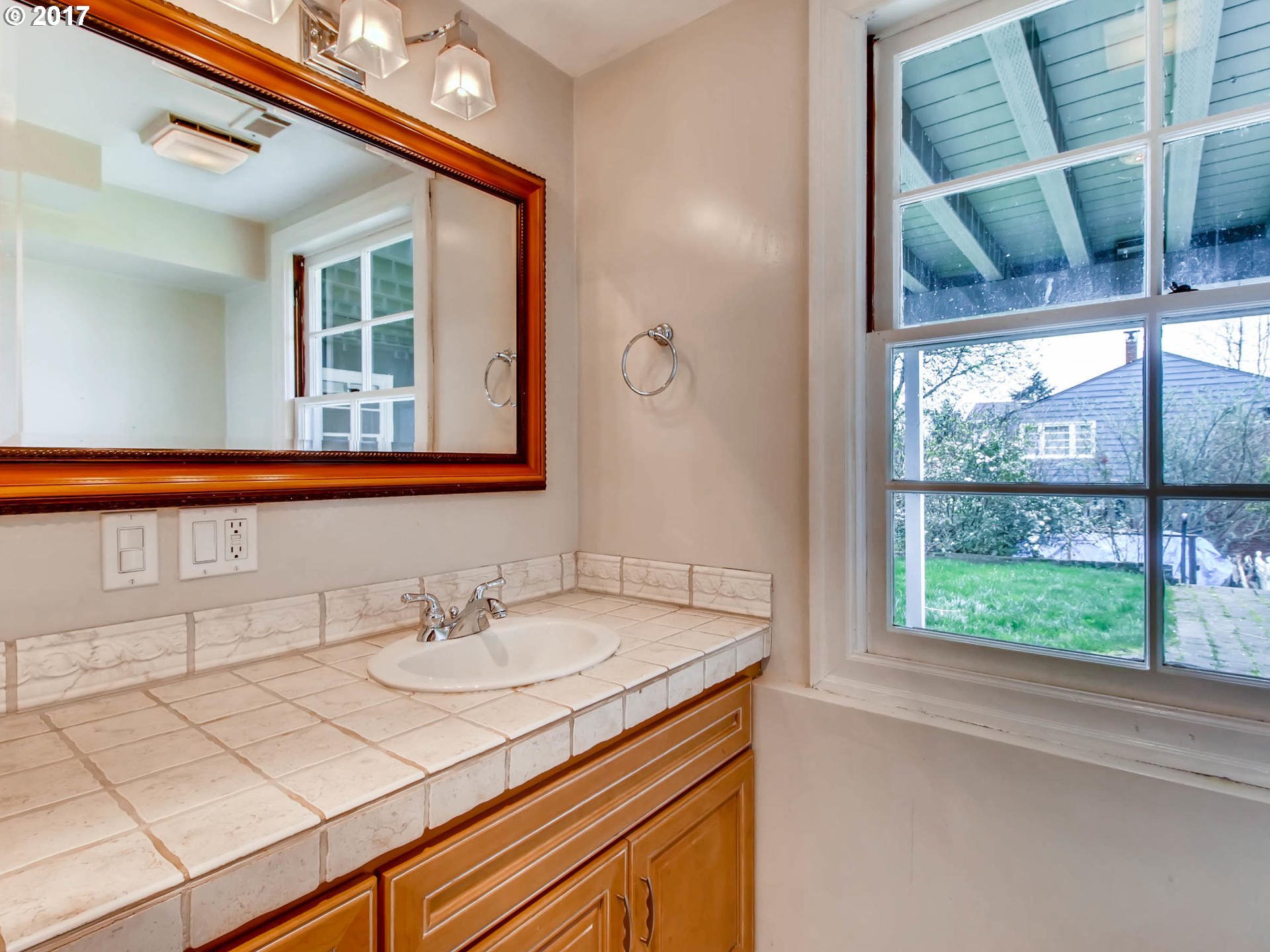 945 Southwest Troy Street Portland, OR 97219 - Photo 22 of 24 Gallery Image 22