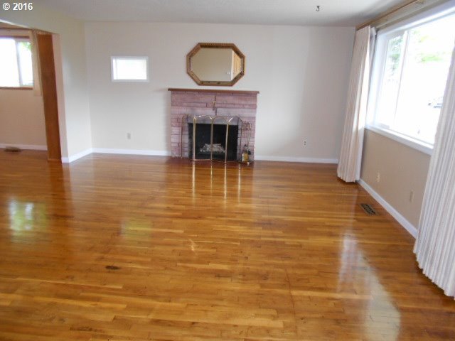 1531 Rainier Road Woodburn, OR 97071 - Photo 4 of 20 Gallery Image 4