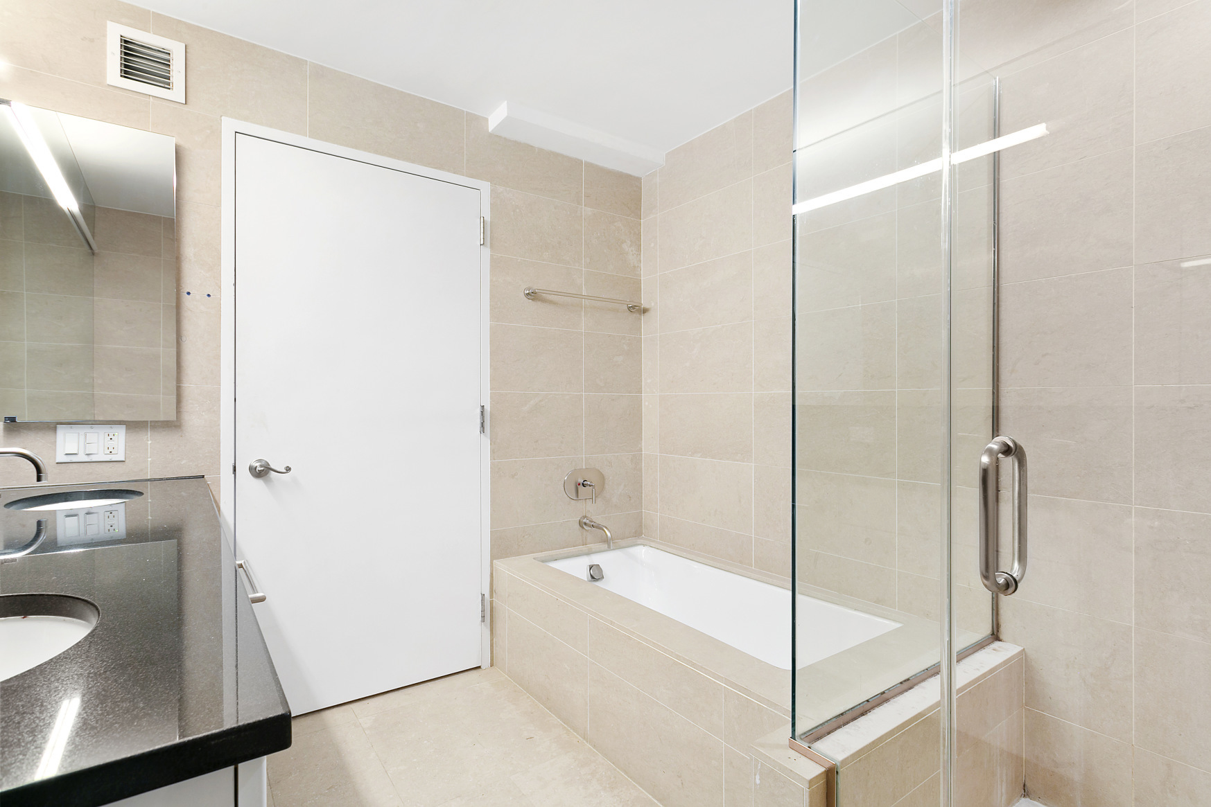 60 East 55th Street, Unit 15A Manhattan, NY 10022 - Photo 4 of 9