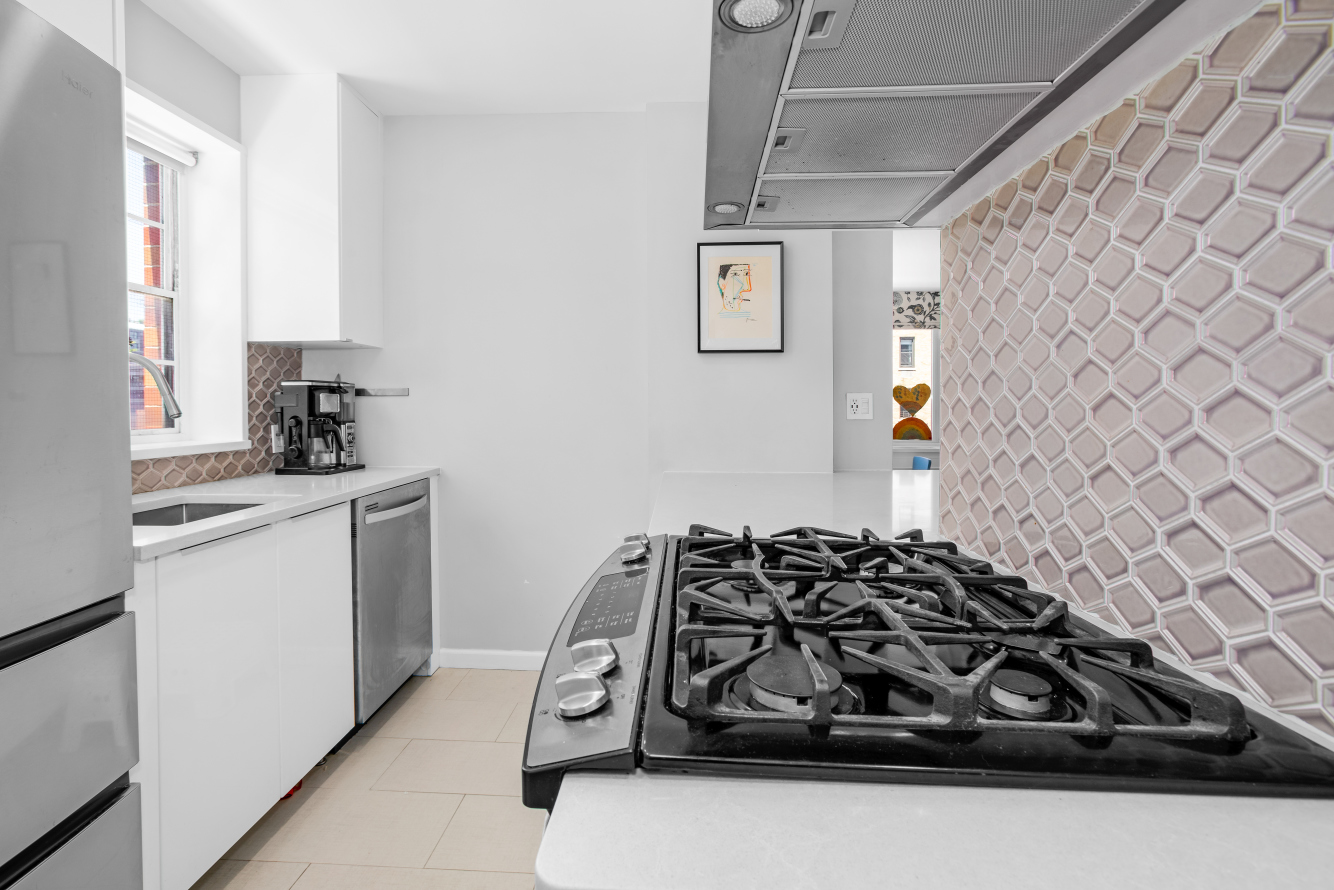 130 East 63rd Street, Unit 10A Manhattan, NY 10065 - Photo 2 of 10