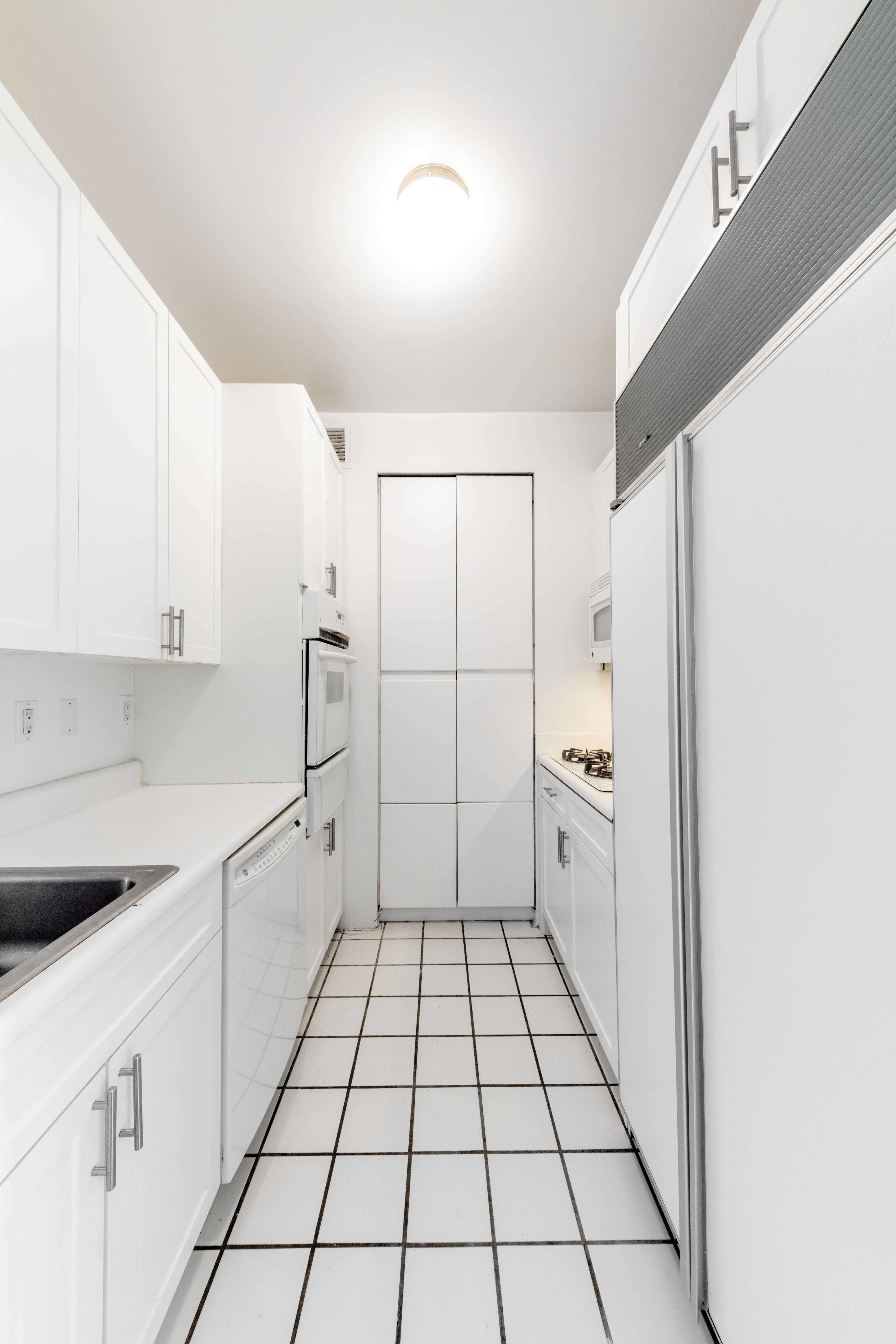 200 East 69th Street, Unit 14E Manhattan, NY 10021 - Photo 4 of 6