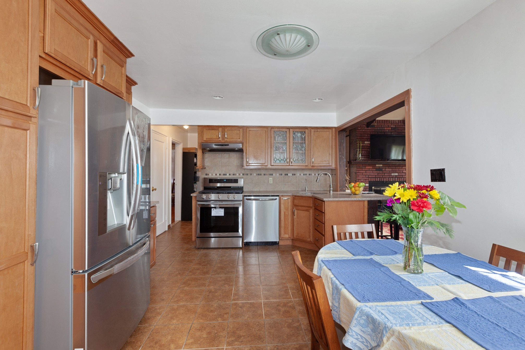 64 Birchwood Drive West Valley Stream, NY 11580 - Photo 3 of 15