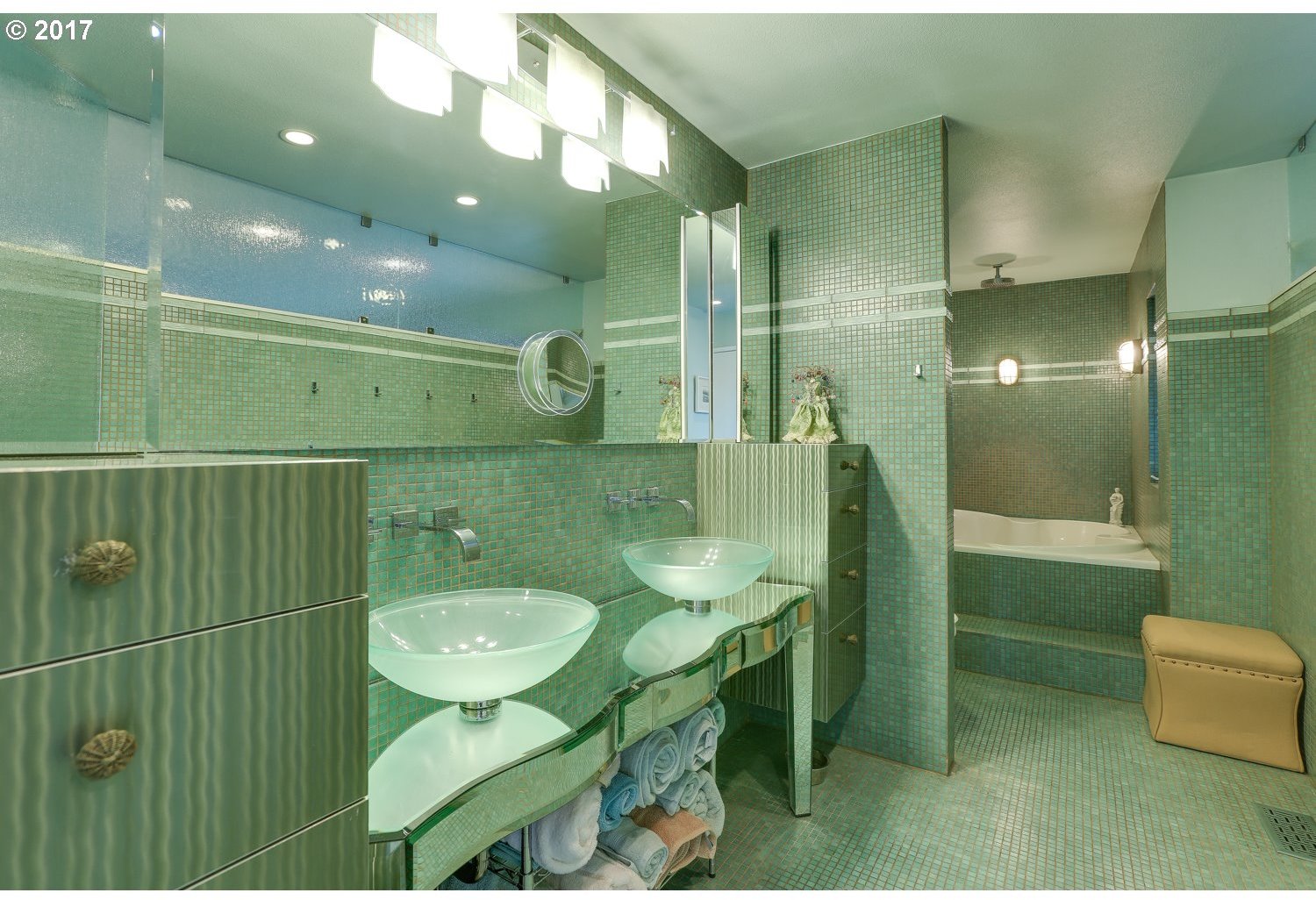 5810 Southwest Riverpoint Lane Portland, OR 97239 - Photo 17 of 32