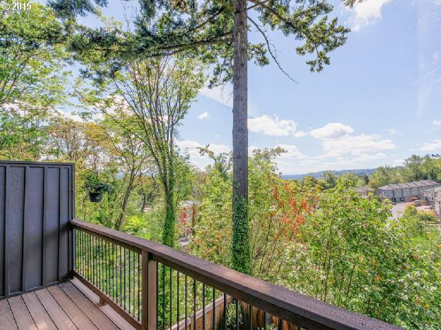 4654 Southwest Condor Avenue Portland, OR 97239 - Photo 3 of 16 Gallery Image 3