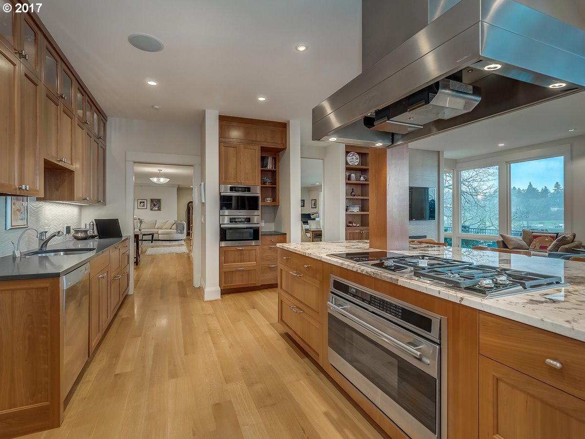 11100 Southwest Riverwood Road Portland, OR 97219 - Photo 9 of 30 Gallery Image 9