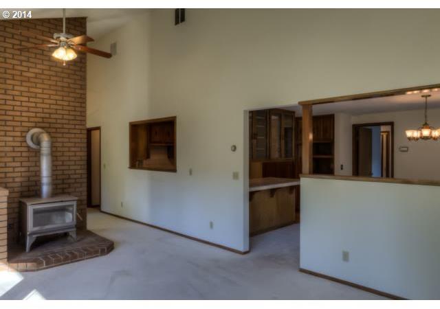 9115 Daleview Road Southeast Salem, OR 97317 - Photo 4 of 16 Gallery Image 4