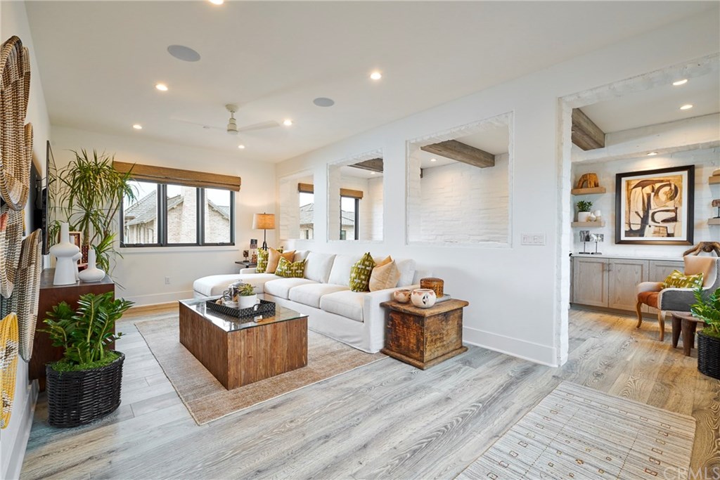 18 Phillips Ranch Road Rolling Hills Estates, CA 90274 - Photo 7 of 12 Upstairs bonus loft space.