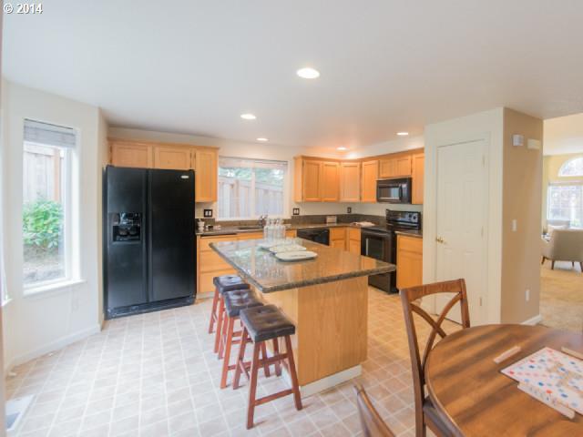 17801 Southwest Bryan Way Beaverton, OR 97007 - Photo 4 of 16 Gallery Image 4