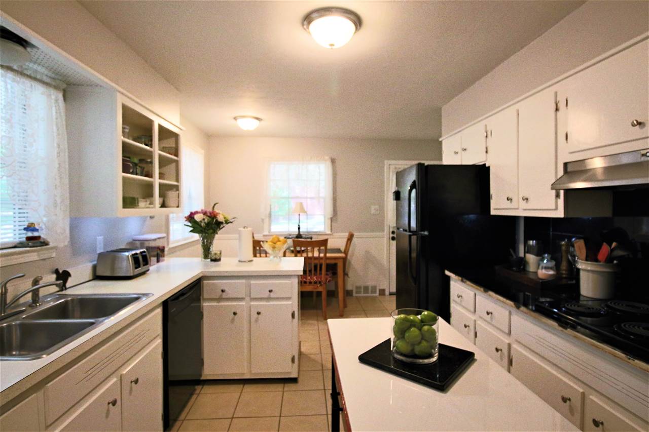 3048 Kenneth Street Memphis, TN 38128 - Photo 8 of 24 Ample Counter And Cabinet Space To Delight The Chef Of The Family!