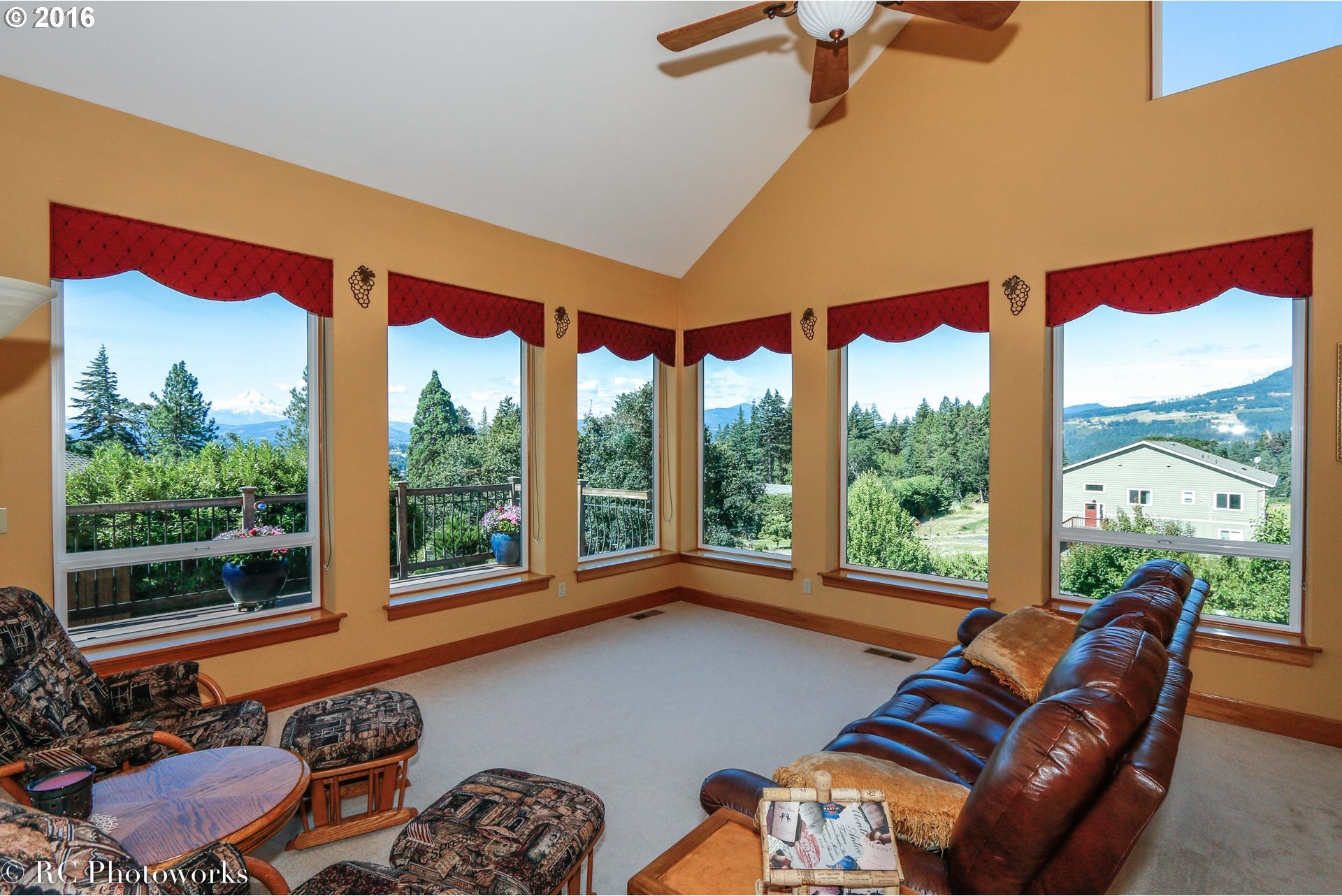 109 West Winds Road White Salmon, WA 98672 - Photo 6 of 32 Gallery Image 6