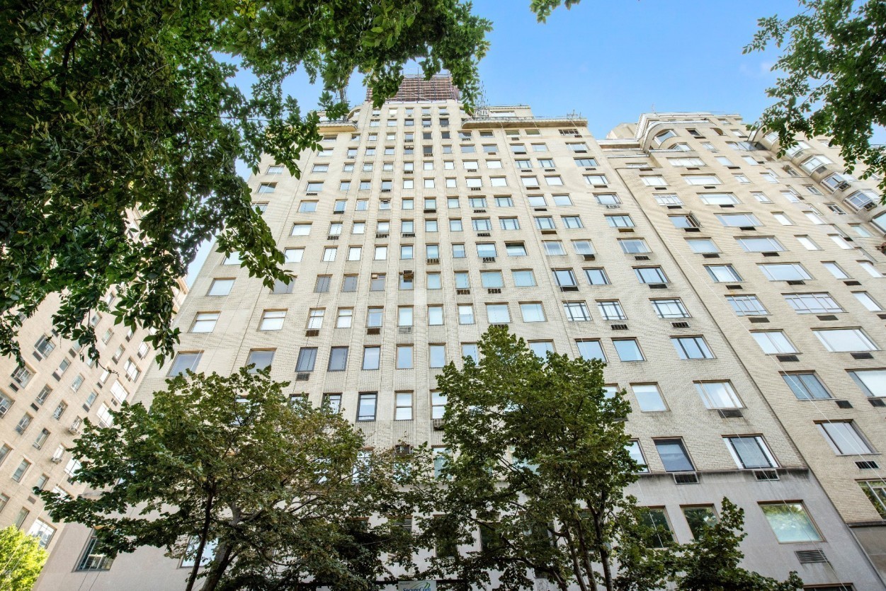 875 5th Ave, Manhattan, NY 10065 - Photo 2 of 5