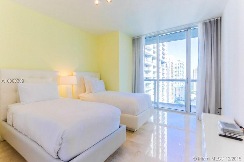 485 Brickell Avenue, Unit 2610 Miami, FL 33131 - Photo 5 of 15