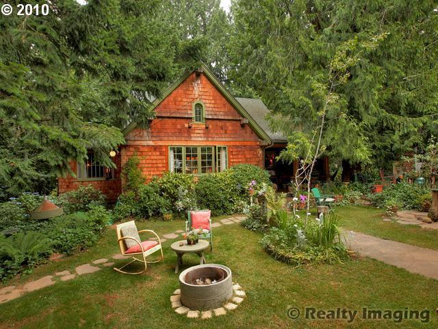 8102 Southeast Barbara Welch Road Portland, OR 97236 - Photo 3 of 16