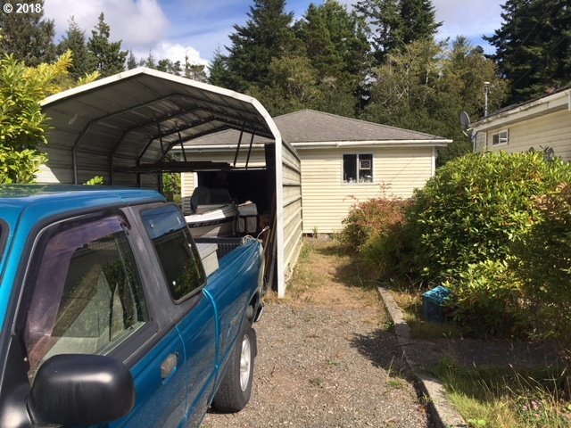 62931 Crown Point Road Coos Bay, OR 97420 - Photo 8 of 12
