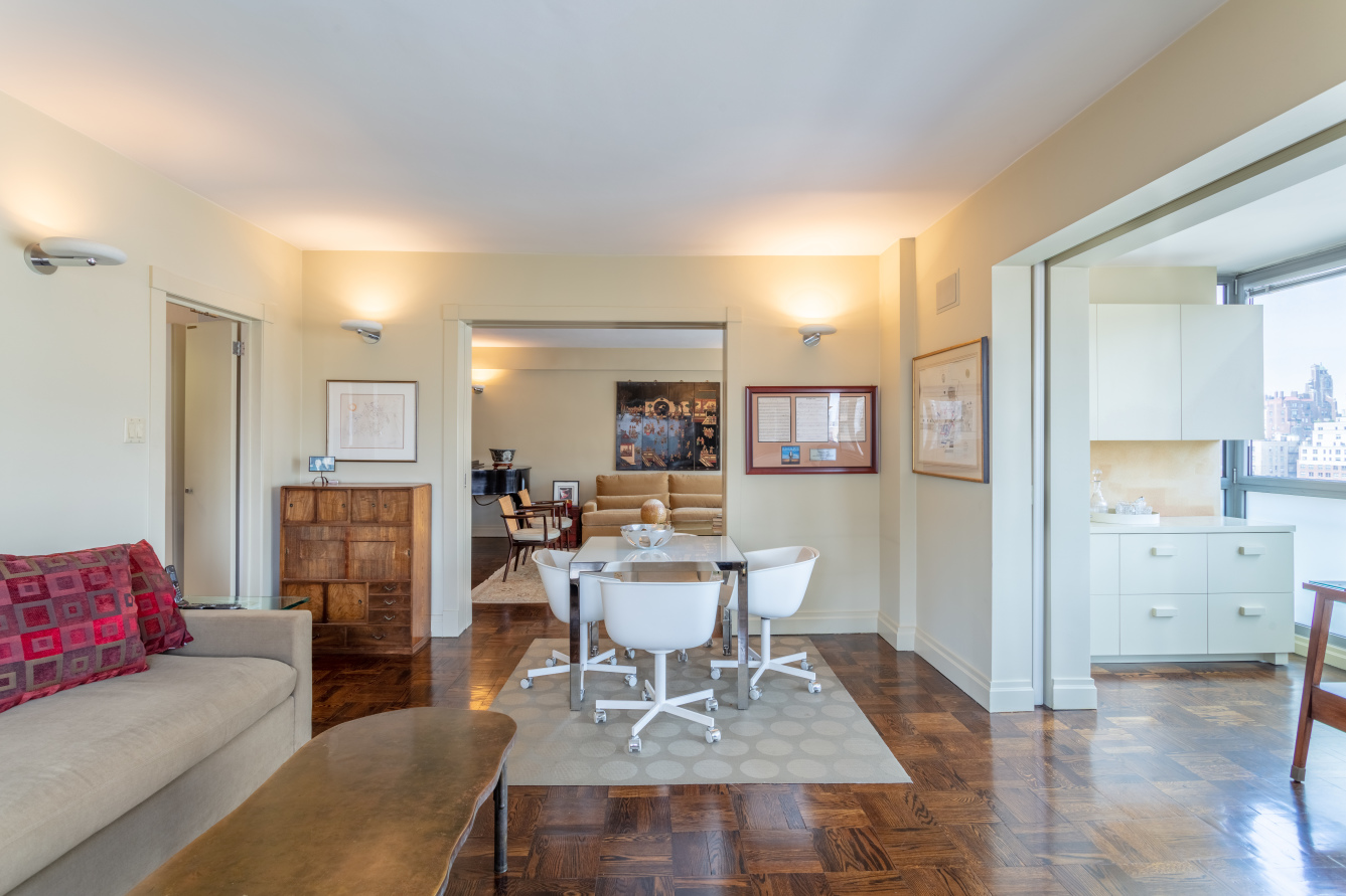 150 East 69th Street, Unit 16Q Manhattan, NY 10021 - Photo 3 of 15