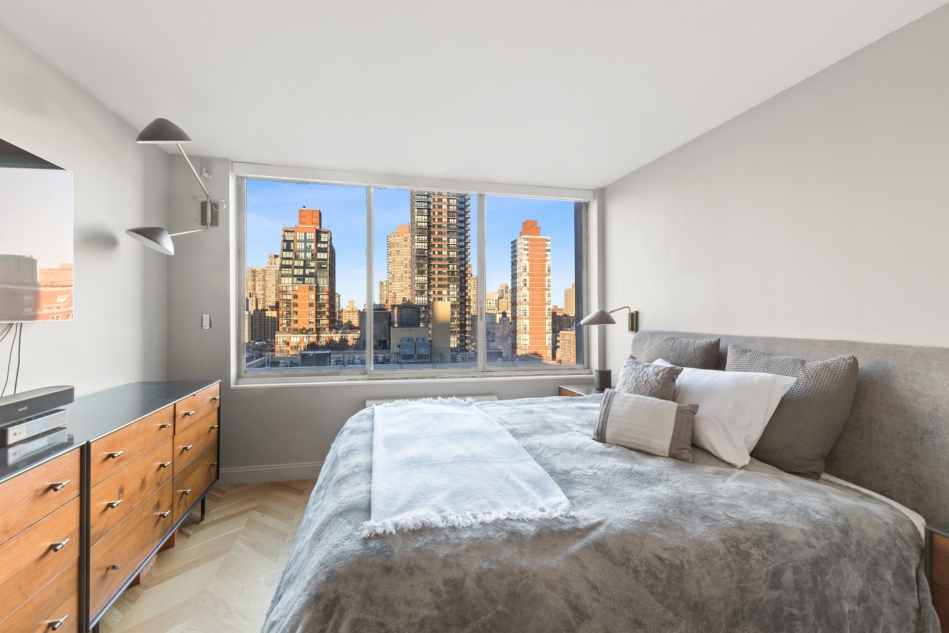 353 East 72nd Street, Unit 16D Manhattan, NY 10021 - Photo 4 of 5