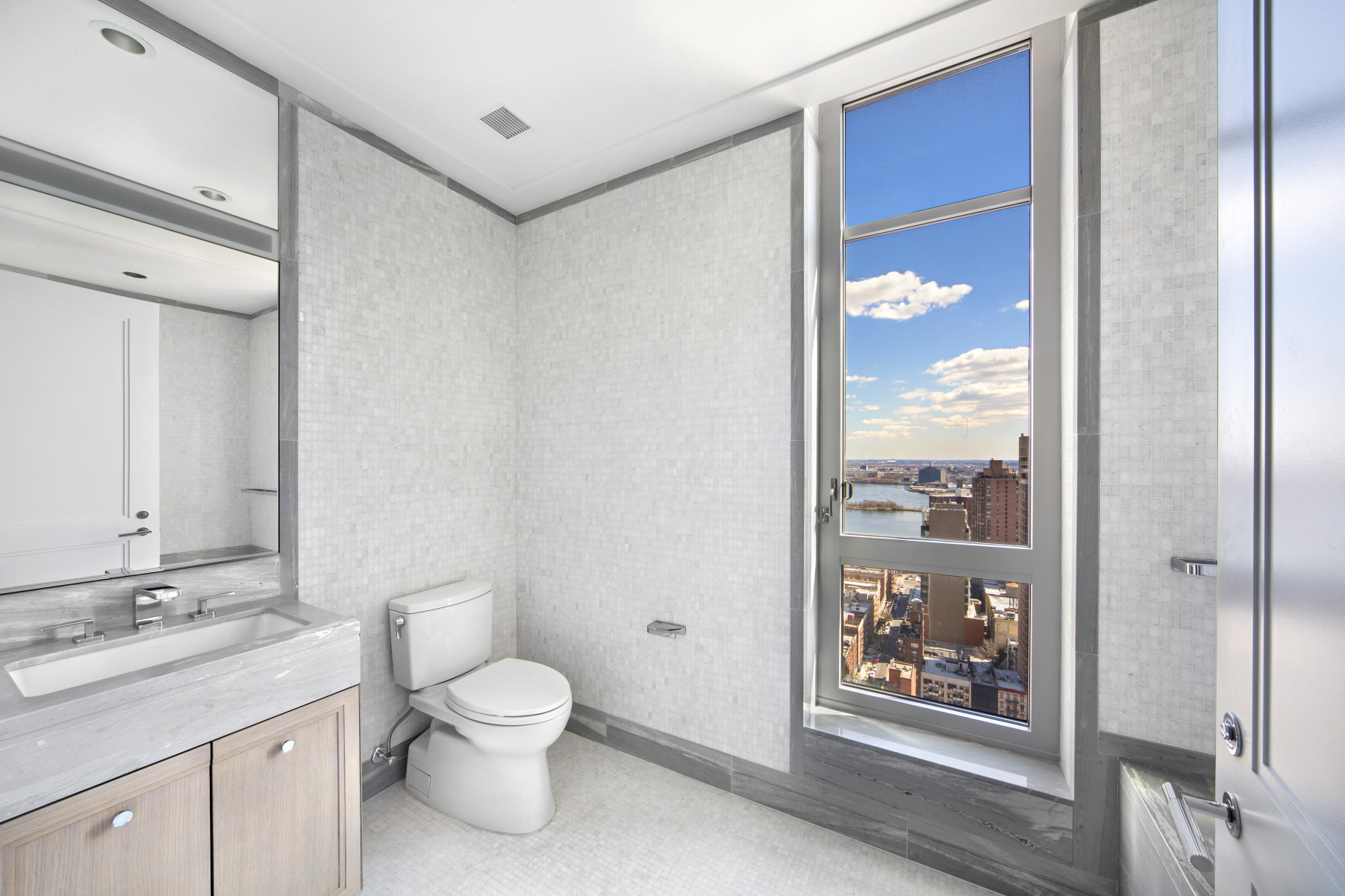 200 East 95th Street, Unit 26C Manhattan, NY 10128 - Photo 7 of 14