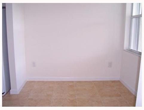230 Southeast 29th Avenue, Unit 4 Homestead, FL 33033 - Photo 3 of 16