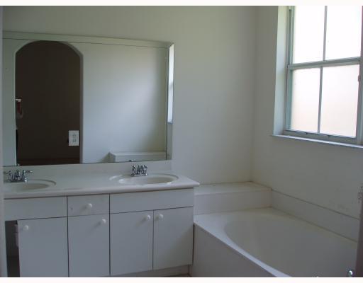 16474 Southwest 84th Street Miami, FL 33193 - Photo 8 of 16 Gallery Image 8