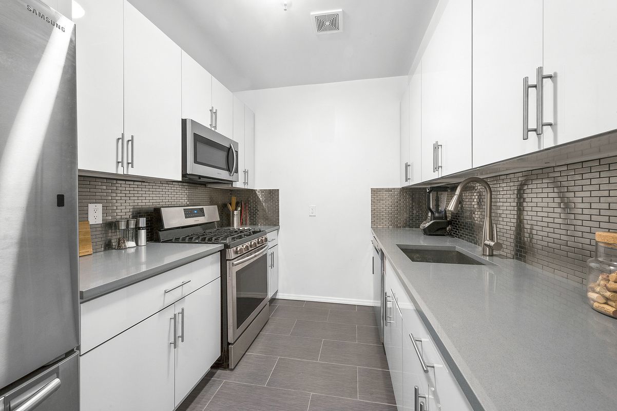 318 Warren Street, Unit A2 Brooklyn, NY 11201 - Photo 3 of 8