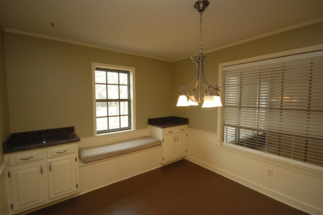 1897 Brierbrook Road Germantown, TN 38138 - Photo 11 of 25 Charming breakfast room that views on the front yard and the sun room!