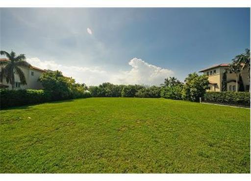 820 Mashta Place Key Biscayne, FL 33149 - Photo 3 of 9