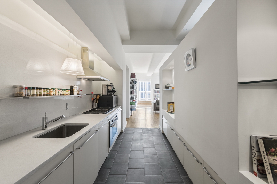 15 Broad Street, Unit 2926 Manhattan, NY 10005 - Photo 3 of 7