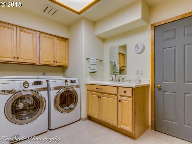 11390 Northwest Reeves Street Portland, OR 97229 - Photo 13 of 16 Gallery Image 13