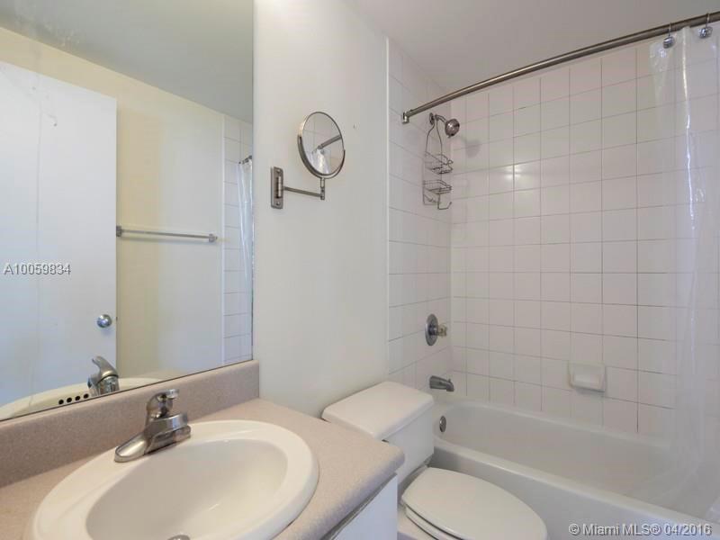 701 Brickell Key Boulevard, Unit 1708 Miami, FL 33131 - Photo 6 of 9