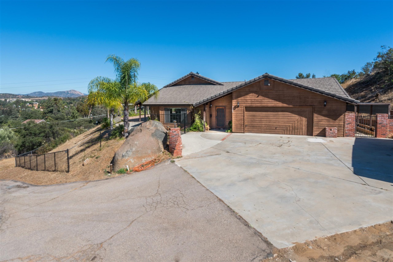 1165 Cleghorn Way Alpine, CA 91901 - Photo 5 of 25