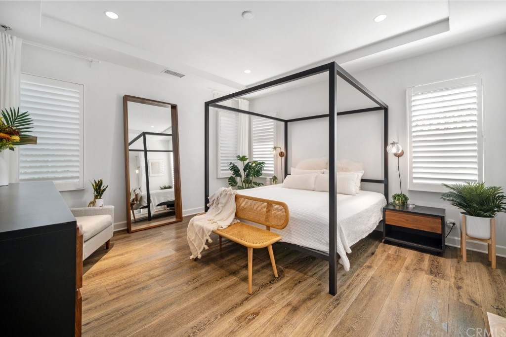 116 Mosswood Irvine, CA 92620 - Photo 20 of 42 The upstairs south-facing master bedroom suite is cozy, bright and spacious.