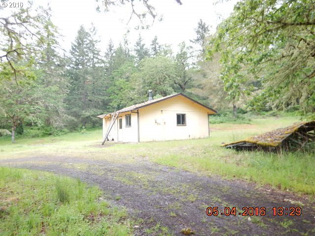 284 Hogan Road Oakland, OR 97462 - Photo 2 of 11