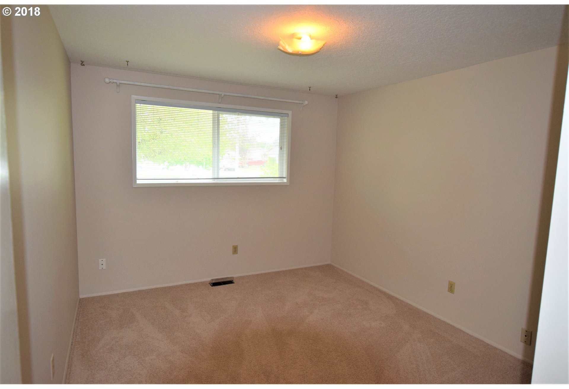 2080 Umpqua Road Woodburn, OR 97071 - Photo 7 of 16