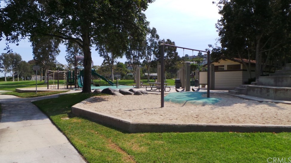 7 Hillsborough Newport Beach, CA 92660 - Photo 30 of 32